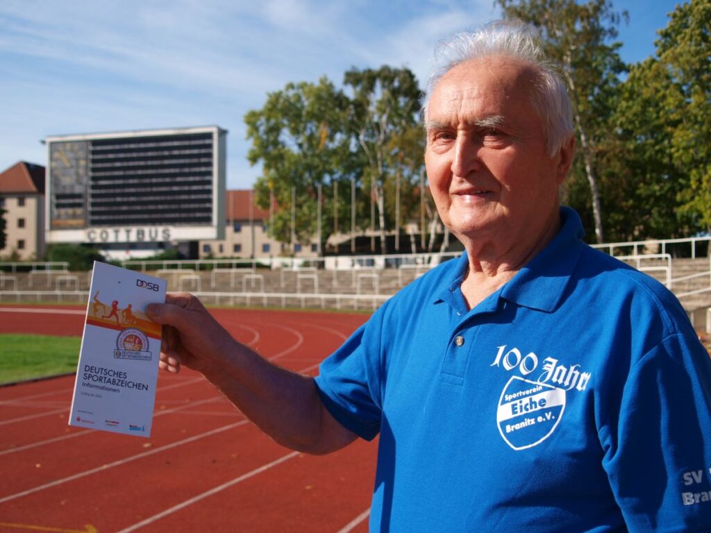 82-jähriger Manfred Kunath macht zum 16. Mal das Deutsche Sportabzeichen